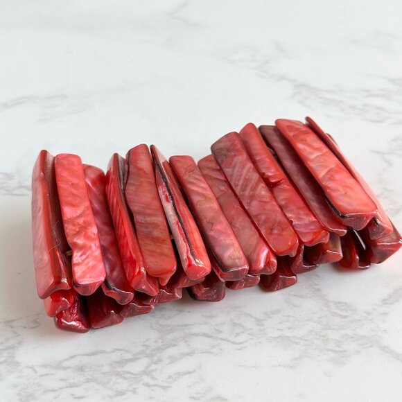 Red Mother Of Pearl Shell Stretch Bracelet One Size Fits Most - Picture 3 of 6